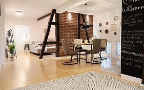 JASTA Homes Altstadt, zentral, überdachter Parkplatz, Netflix, Vollausstattung, Loft, modern und Komfort
